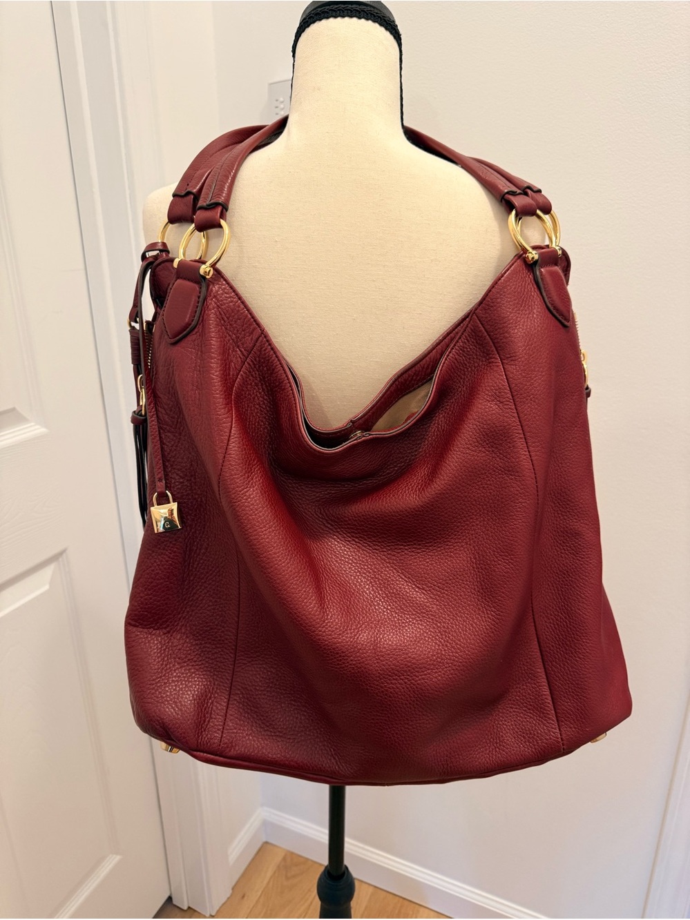 G.I.L.I. Burgundy Leather Shoulder Bag